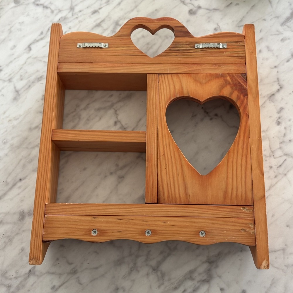 Vintage Wooden Curio Heart Cut Out Shadow Box Country Cottage Display Shelf Pegs - Picture 2 of 2